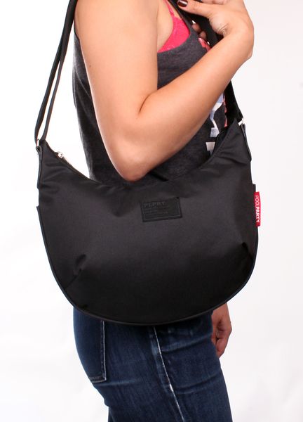 Жіноча текстильна сумка з ременем на плече POOLPARTY чорна pool-92-oford-black фото